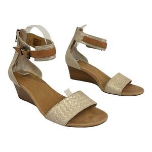 UGG Womens Size 9 Char Leather Ankle Strap Kitten Wedges in Gold